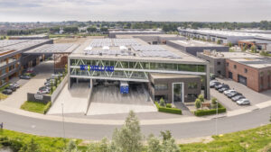 Bovenzijde van het wex-holland kantoor met een truck aan dock