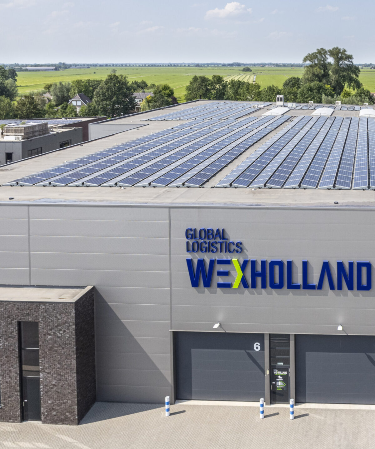 Buitenzijde van het Warehouse achter het Wex Holland kantoor