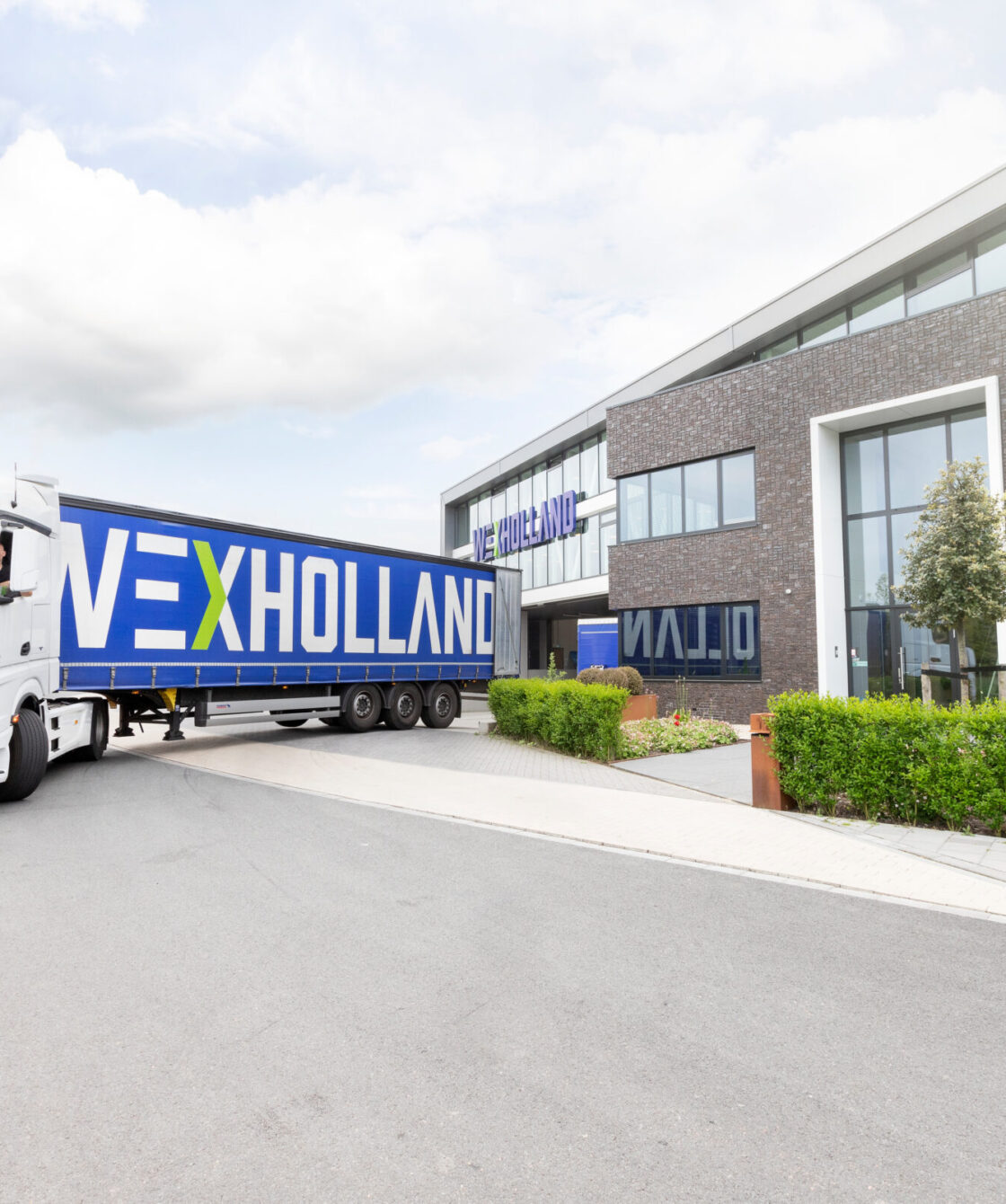 Truck wegrijde3nd van dock bij het Wex Holland kantoor