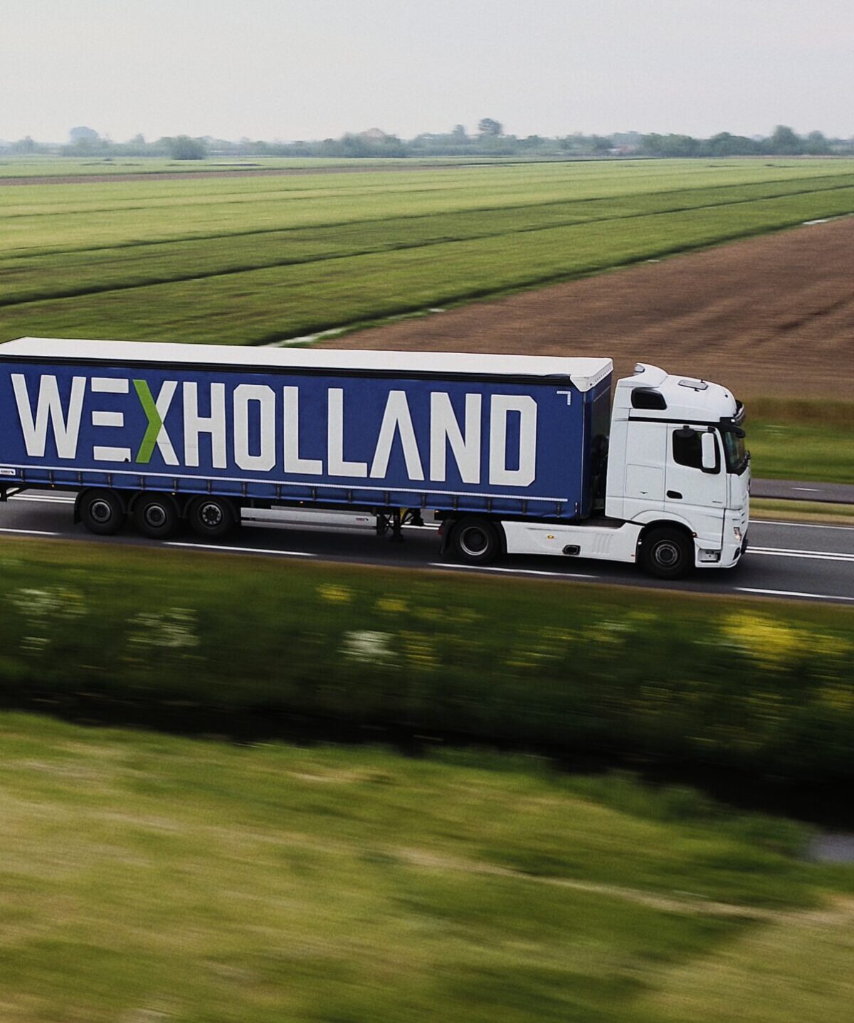 Wegtransport geregeld door Wex Holland met een Vrachtauto, rijdend over de weg