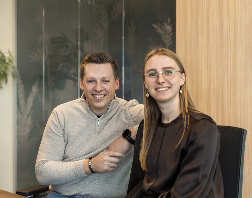 Medewerkers Wex Holland in het managers team lachend in de camera